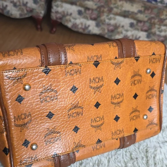 MCM Boston Bag - Picture 5 of 11